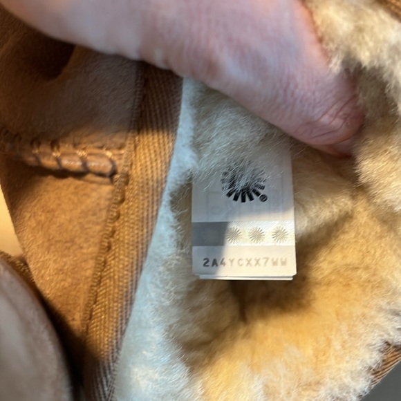 Ugh Classic Short II in Chestnut - Picture 3 of 9